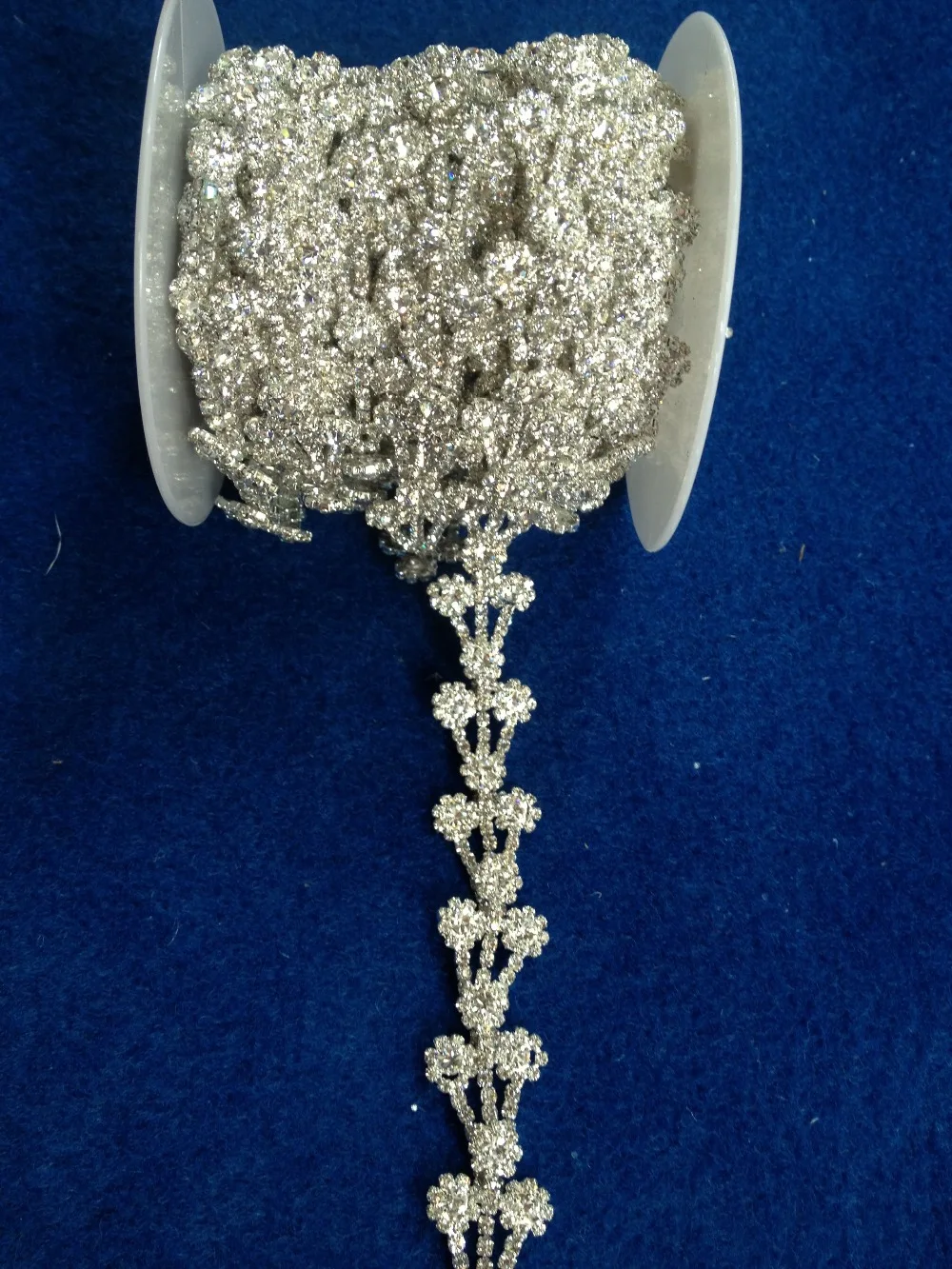 2014 new bling rhinestone beaded bridal trims for dresses wedding necklace sew on rhinestone trimming
2014 new bling rhinestone beaded bridal trims for dresses wedding necklace sew on rhinestone trimming