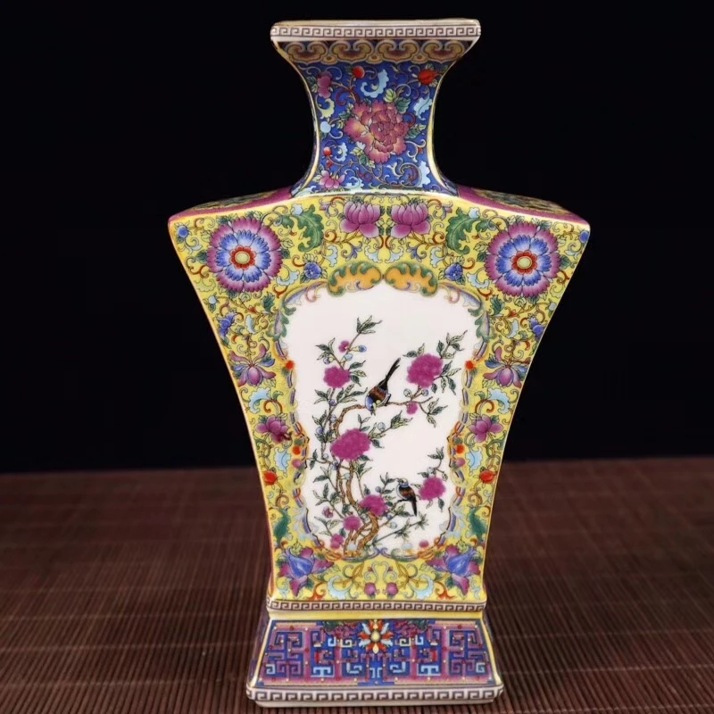 Exquisite Chinese Classical Colored Enamel Flowers and Birds Decorative Flat Porcelain Vase
Exquisite Chinese Classical Colored Enamel Flowers and Birds Decorative Flat Porcelain Vase