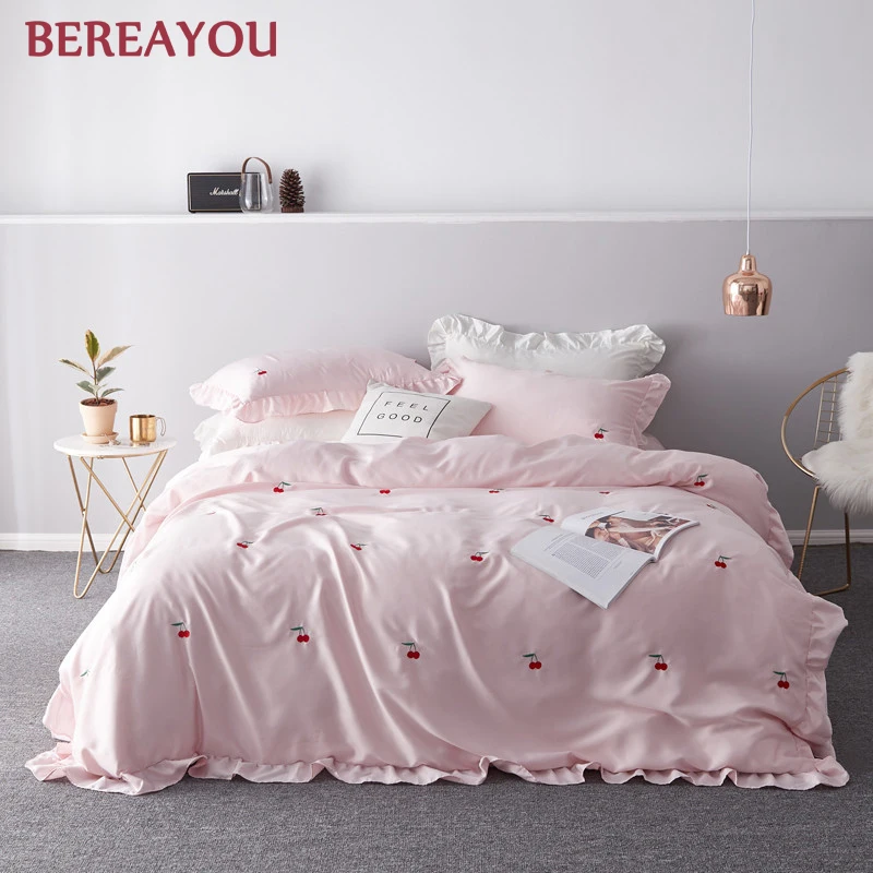 Luxury Bedding Sets Ice Silk Red Wedding Bed Linen Home Textile 4pcs Bed Set Duvet Cover Queen King Size Soft Cover jogo de cama
Luxury Bedding Sets Ice Silk Red Wedding Bed Linen Home Textile 4pcs Bed Set Duvet Cover Queen King Size Soft Cover jogo de cama