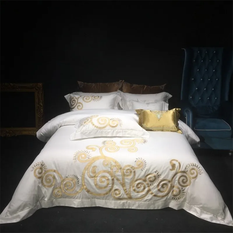 100%Egyptian Cotton Luxury Embroidery Bedding Sets King Queen Size 4Pcs Duvet Cover Set BedSheet /Pillowcase bedclothes Bed cove 
100%Egyptian Cotton Luxury Embroidery Bedding Sets King Queen Size 4Pcs Duvet Cover Set BedSheet /Pillowcase bedclothes Bed cove