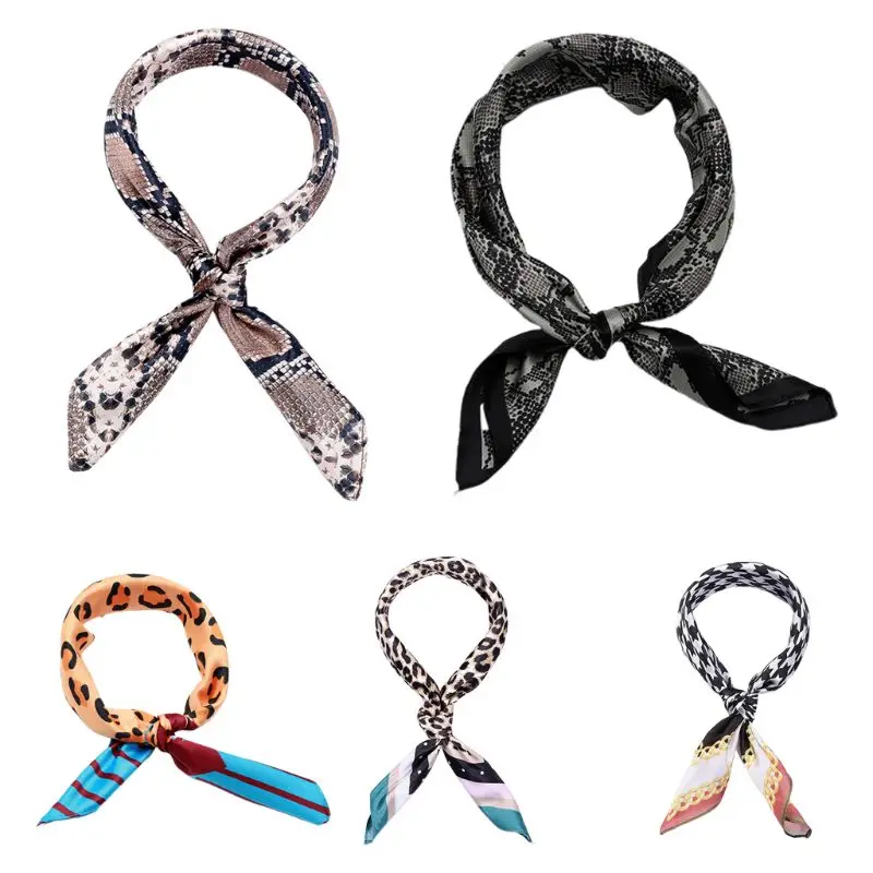 Elegant Women Imitation Silk Square Bandana Geometric Leopard Snakeskin Print Headband Retro Contrast Colored Neck Tie Headwrap
Elegant Women Imitation Silk Square Bandana Geometric Leopard Snakeskin Print Headband Retro Contrast Colored Neck Tie Headwrap