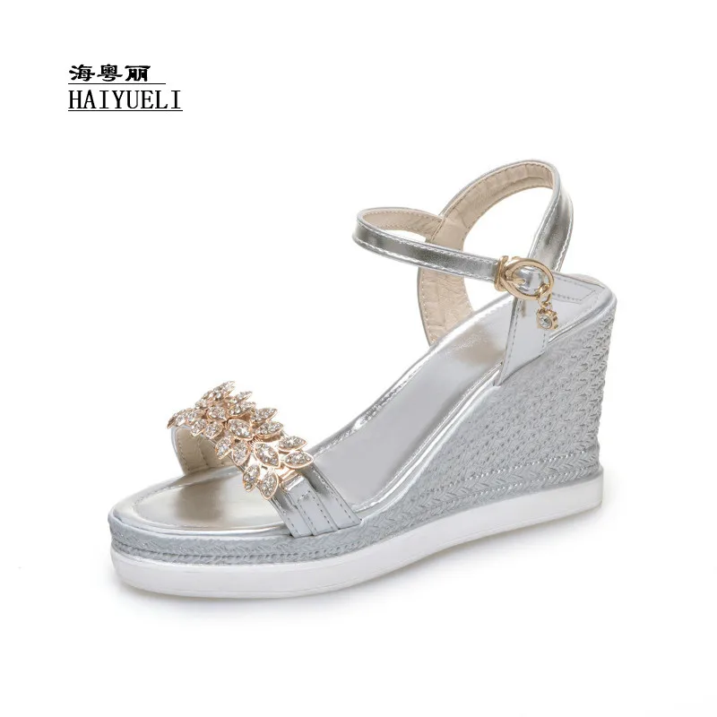 The New Fashion Diamond Wedge Sandals Summer High-heeled Sandals Shoes Banquet Shoes
The New Fashion Diamond Wedge Sandals Summer High-heeled Sandals Shoes Banquet Shoes