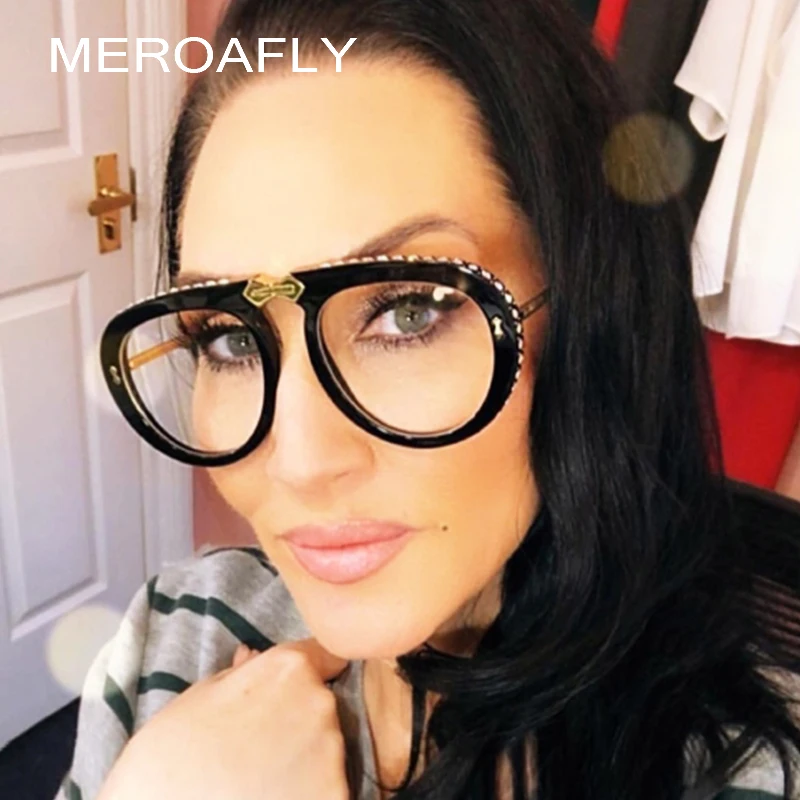 MEROAFLY 2019 Luxury Folding Metal Diamond Sunglasses Women Oversize Clear Pink Blue Yellow Sun Glasses Men Italy Brand Designer
MEROAFLY 2019 Luxury Folding Metal Diamond Sunglasses Women Oversize Clear Pink Blue Yellow Sun Glasses Men Italy Brand Designer