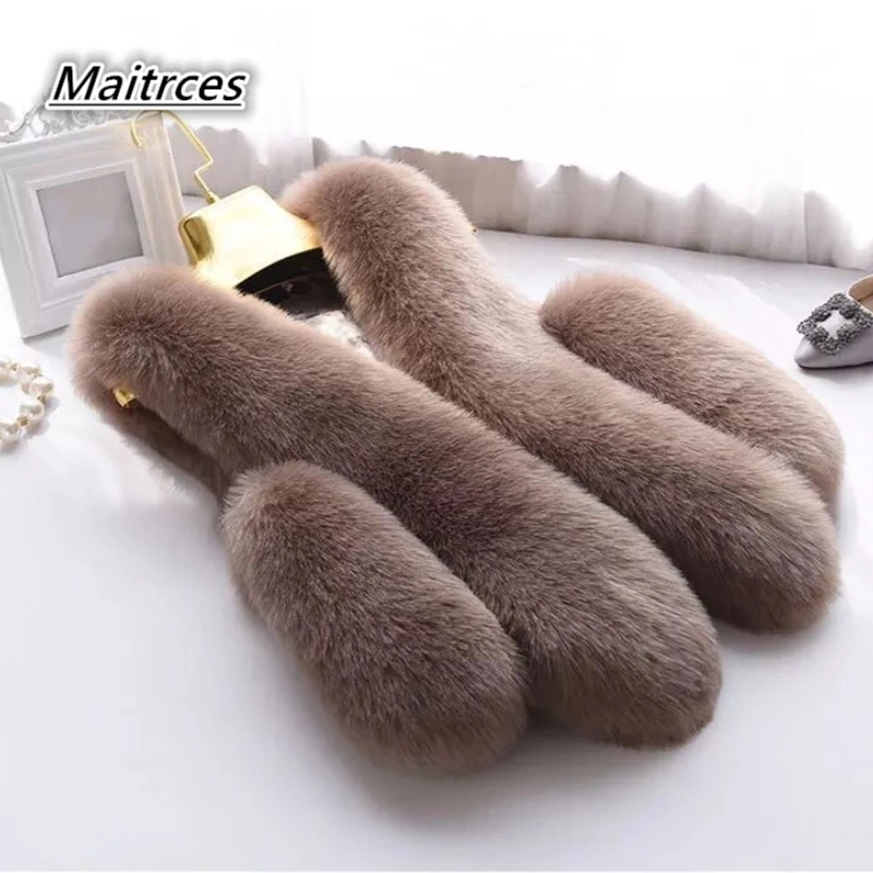 New Style 100% Real Fur Vest 2018 Fashion Women Fur Vest Genuine Fox Fur Coat Winter Warm Short Jacket Vest For Female PC004
New Style 100% Real Fur Vest 2018 Fashion Women Fur Vest Genuine Fox Fur Coat Winter Warm Short Jacket Vest For Female PC004