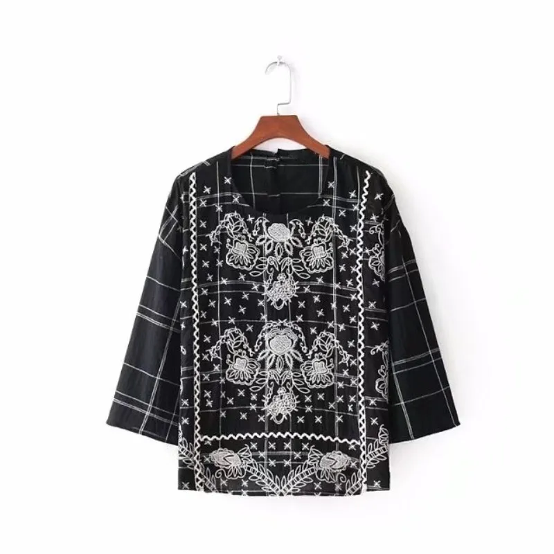 Women Black Plaid Blouse Oversize Shirt Floral Embroidery Top Back Button Round Collar Loose Casual Cotton Clothing Blusa Camisa
Women Black Plaid Blouse Oversize Shirt Floral Embroidery Top Back Button Round Collar Loose Casual Cotton Clothing Blusa Camisa