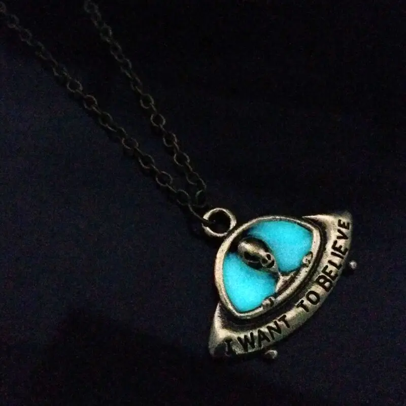 MQCHUN Movie X Files I Want to Believe Luminous Chain Necklace UFO Alien Spaceship ET Glow in Dark Necklace Mens Glowing Pendant
MQCHUN Movie X Files I Want to Believe Luminous Chain Necklace UFO Alien Spaceship ET Glow in Dark Necklace Mens Glowing Pendant