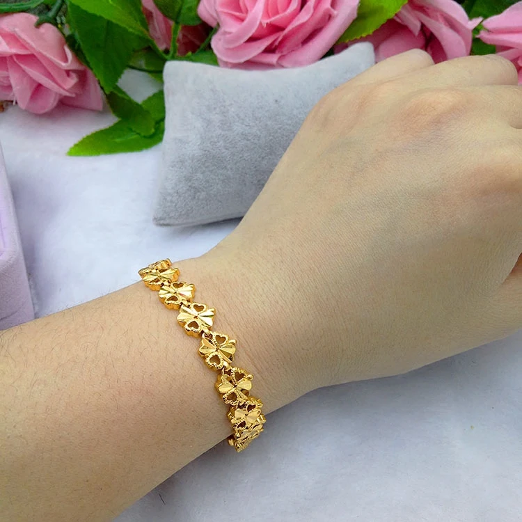 can choose Style Japan South Korea four Leaf grass sweet Jewelry Imitation sand gold Bracelet female hand for long time does not
can choose Style Japan South Korea four Leaf grass sweet Jewelry Imitation sand gold Bracelet female hand for long time does not