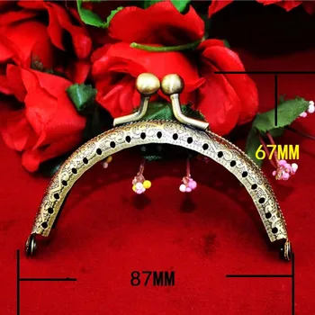Vintage Bronze DIY Purse Handbag Handle Coins Bags Iron Kiss Clasp Lock Frame Hasp,87*67mm,1PC
Vintage Bronze DIY Purse Handbag Handle Coins Bags Iron Kiss Clasp Lock Frame Hasp,87*67mm,1PC