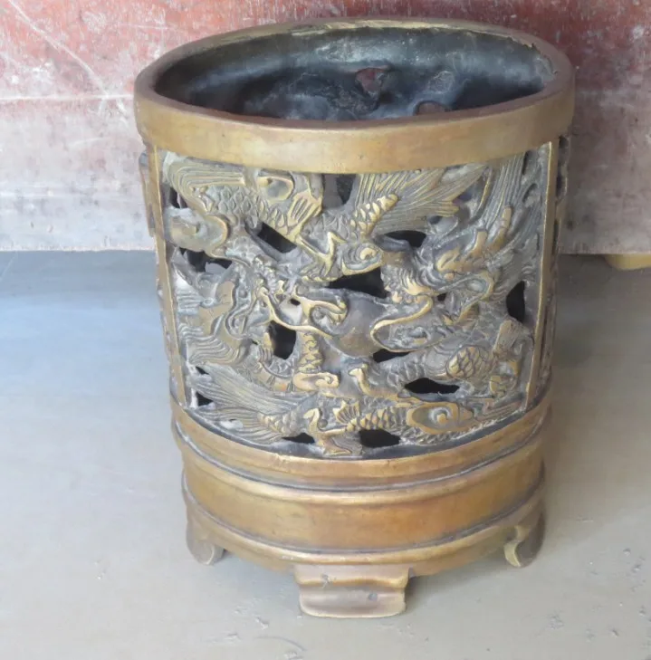 Metal Crafts Chinese bronze statue Qing Dynasty Openwork carving Double Dragon Brush Pot fastshipping
Metal Crafts Chinese bronze statue Qing Dynasty Openwork carving Double Dragon Brush Pot fastshipping