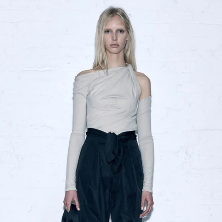 Spring Summer 2019 New Women Wear Rice Gray Single Shoulder Tight Women T-shirt Halter Solid Casual Fashion T-shirt Women
Spring Summer 2019 New Women Wear Rice Gray Single Shoulder Tight Women T-shirt Halter Solid Casual Fashion T-shirt Women