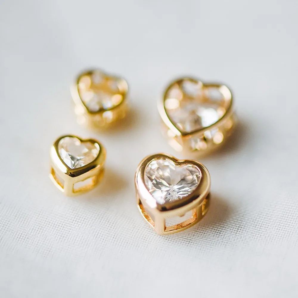 10pcs Zircon Rhinestone Heart Beads 7/ 9mm, Real Gold plated Brass Heart Connectors, Lead Nickel Free (GB-163)
10pcs Zircon Rhinestone Heart Beads 7/ 9mm, Real Gold plated Brass Heart Connectors, Lead Nickel Free (GB-163)