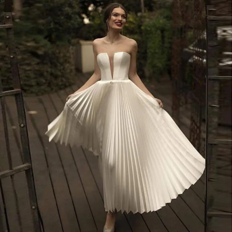 Elegant Sweetheart White Dubai Evening Formal Dresses 2019 Ivory Satin Long Arabic Prom Gowns Women Pleated Beach Party Dresses
Elegant Sweetheart White Dubai Evening Formal Dresses 2019 Ivory Satin Long Arabic Prom Gowns Women Pleated Beach Party Dresses