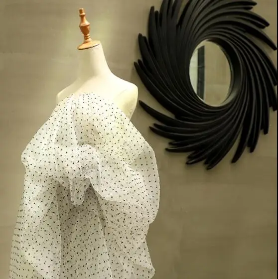 Fashion white Perspective organza pleated yarn lace textiles fabric dresses diy laser wedding gauze party tweed fabric A429
Fashion white Perspective organza pleated yarn lace textiles fabric dresses diy laser wedding gauze party tweed fabric A429