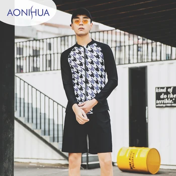 2019 New Korean Men's Two Pieces Swimwear Black Geometric Long Sleeves Zipper Sunscreen Snorkeling Surfing Beach Bathing Suit 
2019 New Korean Men's Two Pieces Swimwear Black Geometric Long Sleeves Zipper Sunscreen Snorkeling Surfing Beach Bathing Suit