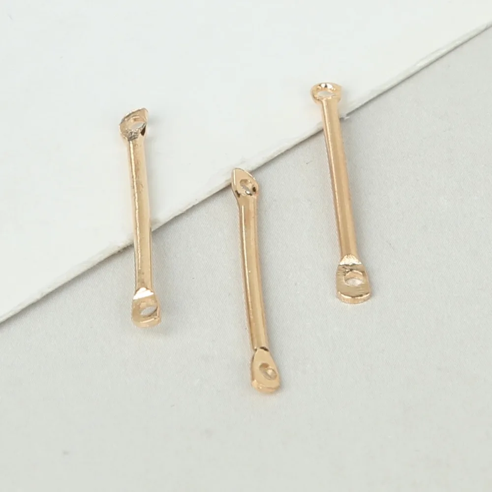 Wholesale 50pcs Double Hole 0.8mm Connectors Clasp Hooks Hanging Rod KC Gold/Rhodium Plated For DIY Jewelry Findings Accessories
Wholesale 50pcs Double Hole 0.8mm Connectors Clasp Hooks Hanging Rod KC Gold/Rhodium Plated For DIY Jewelry Findings Accessories