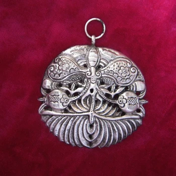 National jewelry Miao Xiang Dongzhai Miaoyin diy handmade silver tablets Miao embroidery accessories Butterfly silver tablets
National jewelry Miao Xiang Dongzhai Miaoyin diy handmade silver tablets Miao embroidery accessories Butterfly silver tablets