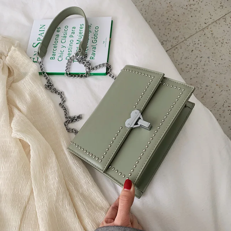Summer new rivet bag female 2019 new wild single shoulder slung fashion lock chain small square bag
Summer new rivet bag female 2019 new wild single shoulder slung fashion lock chain small square bag