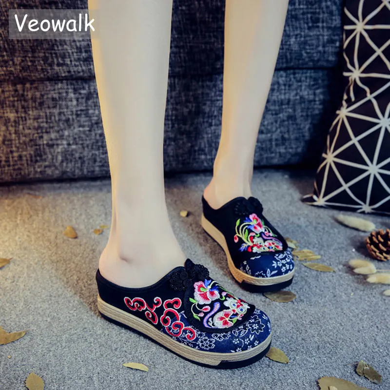 Veowalk Handmade Summer Women Canvas Close Toe Slippers Chinese Knot Ladies Casual Cotton Embroidered Mules Shoes Platforms
Veowalk Handmade Summer Women Canvas Close Toe Slippers Chinese Knot Ladies Casual Cotton Embroidered Mules Shoes Platforms
