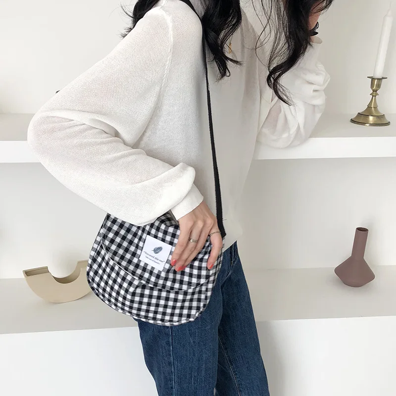 Fresh Literature and Art Postman Bag Simple Single Shoulder Canvas Bag Student Hand-held Straddle Bag
Fresh Literature and Art Postman Bag Simple Single Shoulder Canvas Bag Student Hand-held Straddle Bag