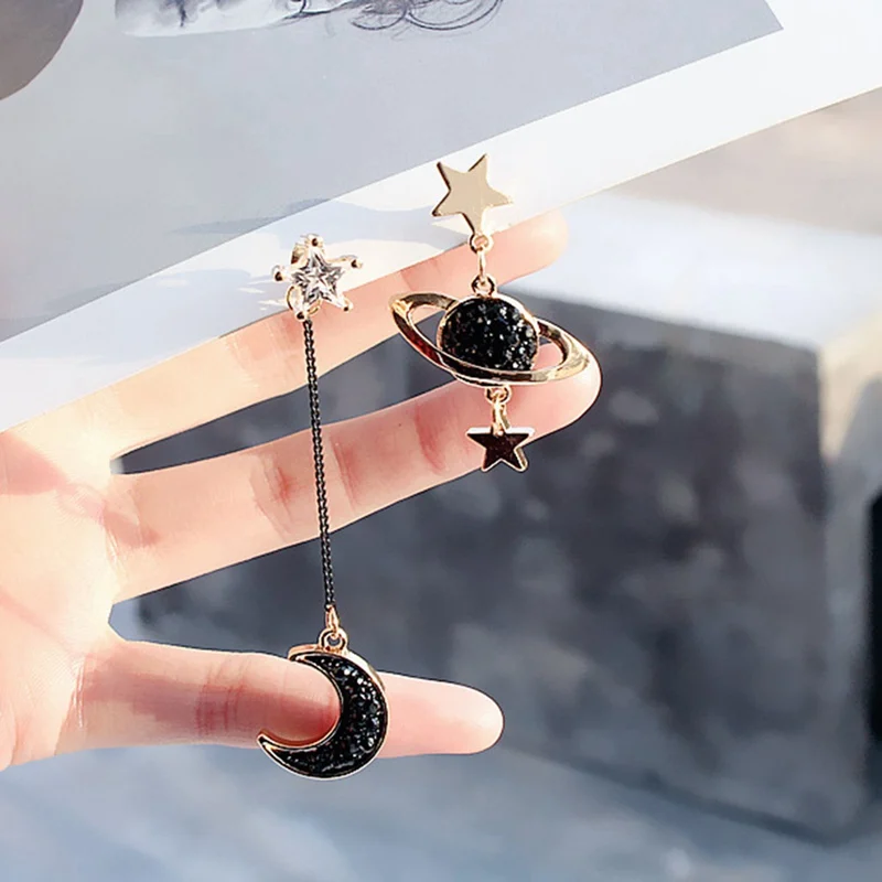 2018 New Korean Jewelry Blue Star Moon Long Stud Earings For Women Asymmetric Round Planet Earring Drop Pendientes Tassel Brinco
2018 New Korean Jewelry Blue Star Moon Long Stud Earings For Women Asymmetric Round Planet Earring Drop Pendientes Tassel Brinco