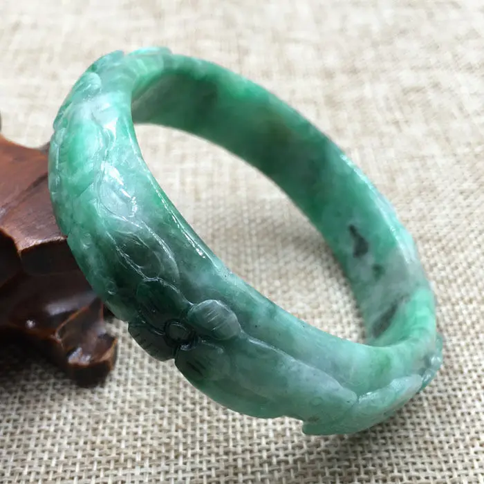 59mm Vintage Chinese Hand-carved Emerald Green Jadeite Jade Bracelet Bangle 1123
59mm Vintage Chinese Hand-carved Emerald Green Jadeite Jade Bracelet Bangle 1123