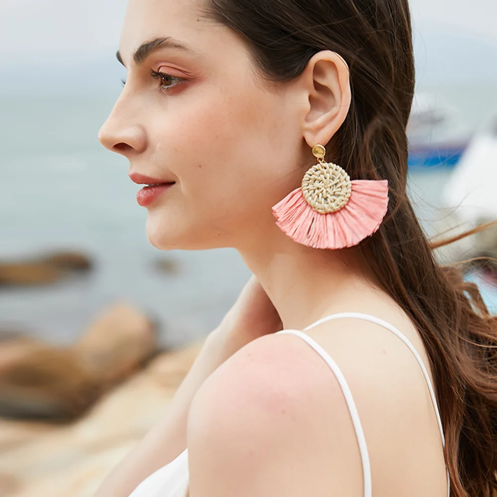 High Quality Bohemian earrings Rattan Fan-shaped Tassel Earrings Big Geometric Jewelry for Women Multi-color Dangle Earrings
High Quality Bohemian earrings Rattan Fan-shaped Tassel Earrings Big Geometric Jewelry for Women Multi-color Dangle Earrings
