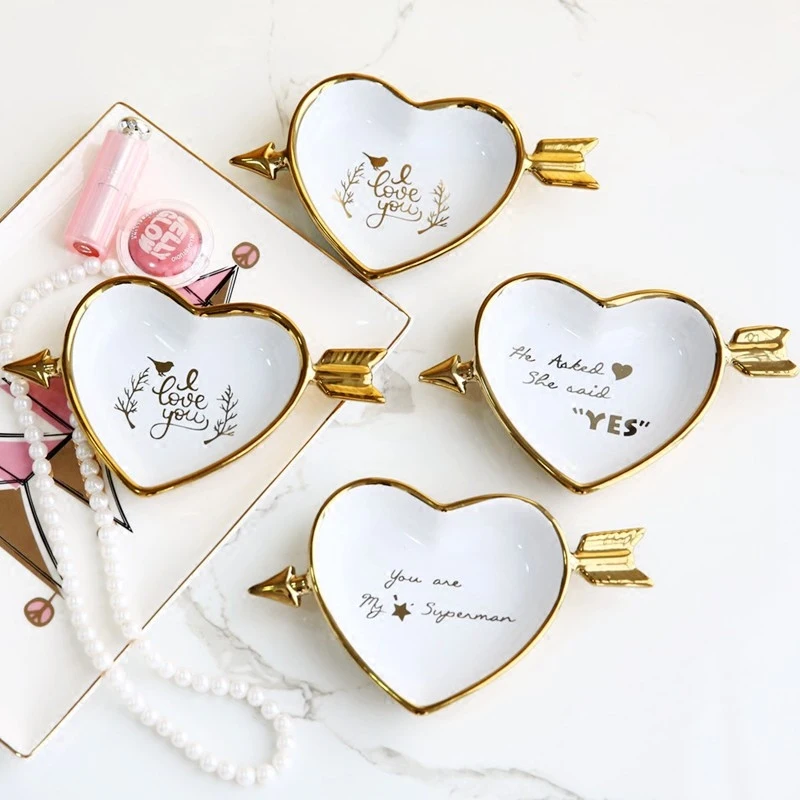 United States Ceramic Gold Jewelry Tray Ring Pillow Earring ornaments Cupid heart-shaped dish Jewelry Storage Organizer
United States Ceramic Gold Jewelry Tray Ring Pillow Earring ornaments Cupid heart-shaped dish Jewelry Storage Organizer