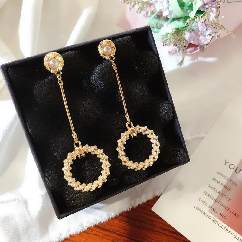 New Metal Trendy Round Women Dangle Earrings Fashion Long Personality Handmade Pearl Round Earrings Geometric Female Jewelry
New Metal Trendy Round Women Dangle Earrings Fashion Long Personality Handmade Pearl Round Earrings Geometric Female Jewelry