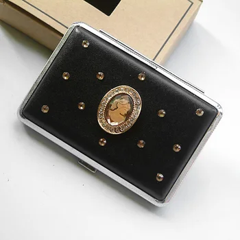 Creative Personality Cigarette Case Lady Portrait Super Thin Automatic Cigarette Clip Girl Cigarette Box
Creative Personality Cigarette Case Lady Portrait Super Thin Automatic Cigarette Clip Girl Cigarette Box