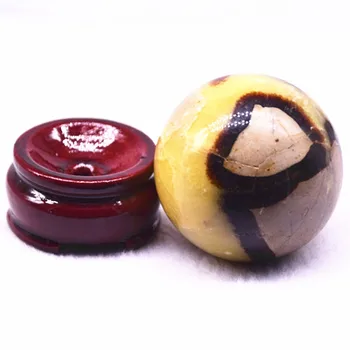 The beautiful turtle back stone crystal ball natural mineral specimen Easter family decorations
The beautiful turtle back stone crystal ball natural mineral specimen Easter family decorations