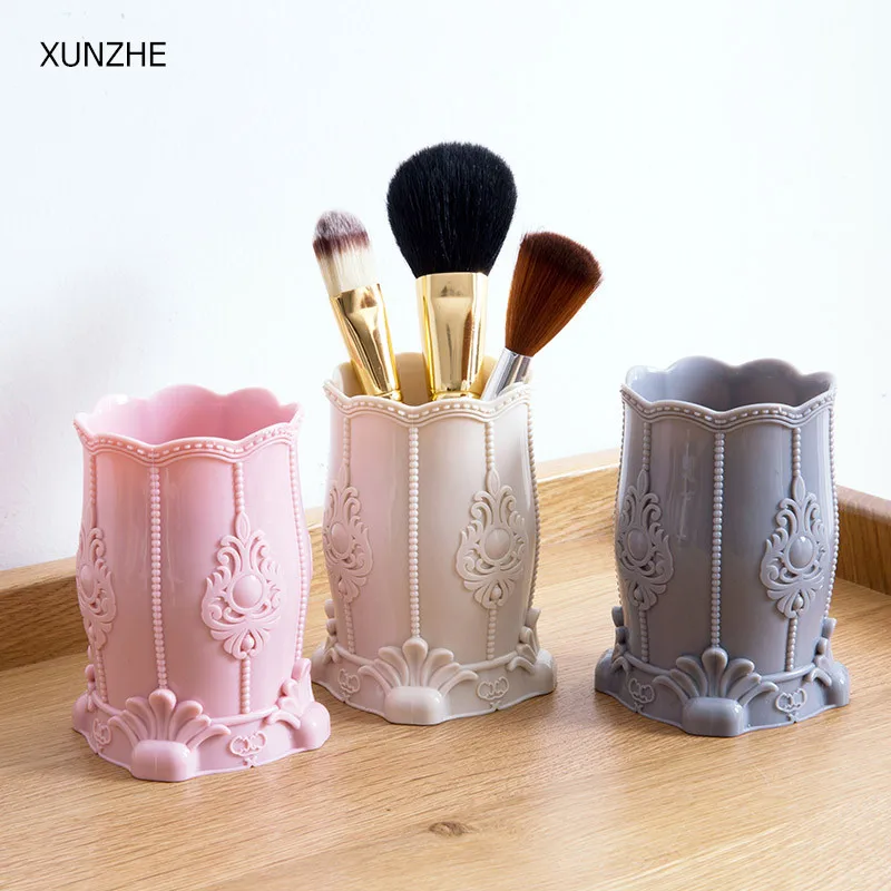 XUNZHE New 10cm European style Multifunction Organizer Case Toiletry storage box Stationery Storage Box Eyebrow pencil bucket
XUNZHE New 10cm European style Multifunction Organizer Case Toiletry storage box Stationery Storage Box Eyebrow pencil bucket