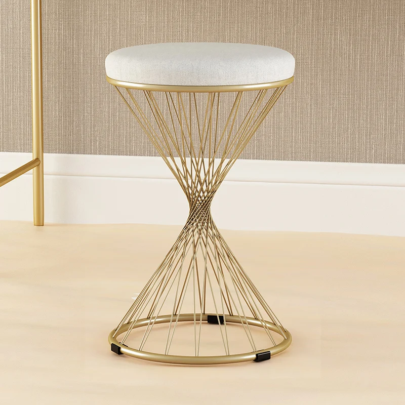 European fashion personaity creative stool test shoes change shoes stool home ventilation modern minimalist living room chair
European fashion personaity creative stool test shoes change shoes stool home ventilation modern minimalist living room chair