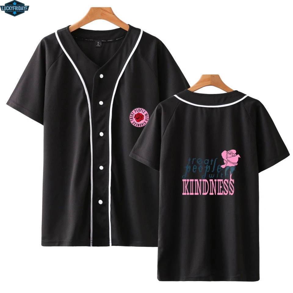 Harry StylesTreat People Kindness Bulletproof Youth Club Team Same Style Baseball Shirt Men/Women Clothes Loose Casual T Shirt
Harry StylesTreat People Kindness Bulletproof Youth Club Team Same Style Baseball Shirt Men/Women Clothes Loose Casual T Shirt