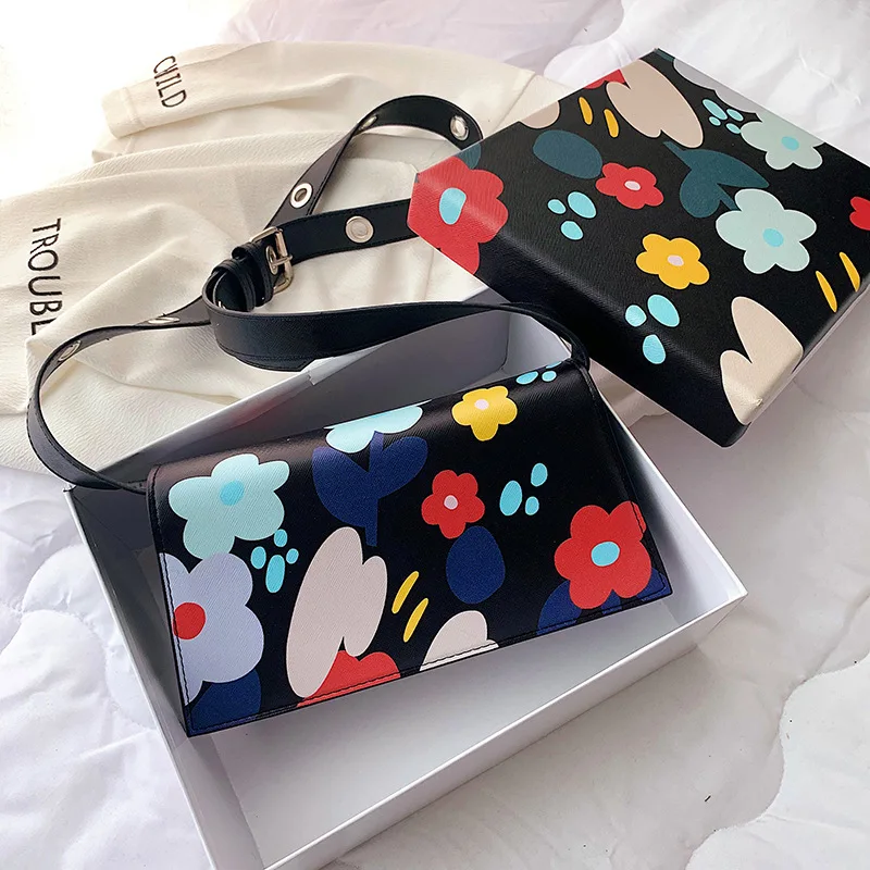 Personalized trapezoidal flower pattern printing design small square bag 2019 high quality PU leather shoulder messenger bag
Personalized trapezoidal flower pattern printing design small square bag 2019 high quality PU leather shoulder messenger bag