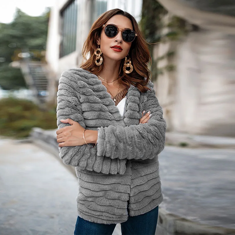 QPFJQD Imitation Rabbit Fur Coat Women V-Neck Autumn Winter Jacket Cardigan Ladies Vintage Style Faux Rabbit Leather Fur Outwear
QPFJQD Imitation Rabbit Fur Coat Women V-Neck Autumn Winter Jacket Cardigan Ladies Vintage Style Faux Rabbit Leather Fur Outwear