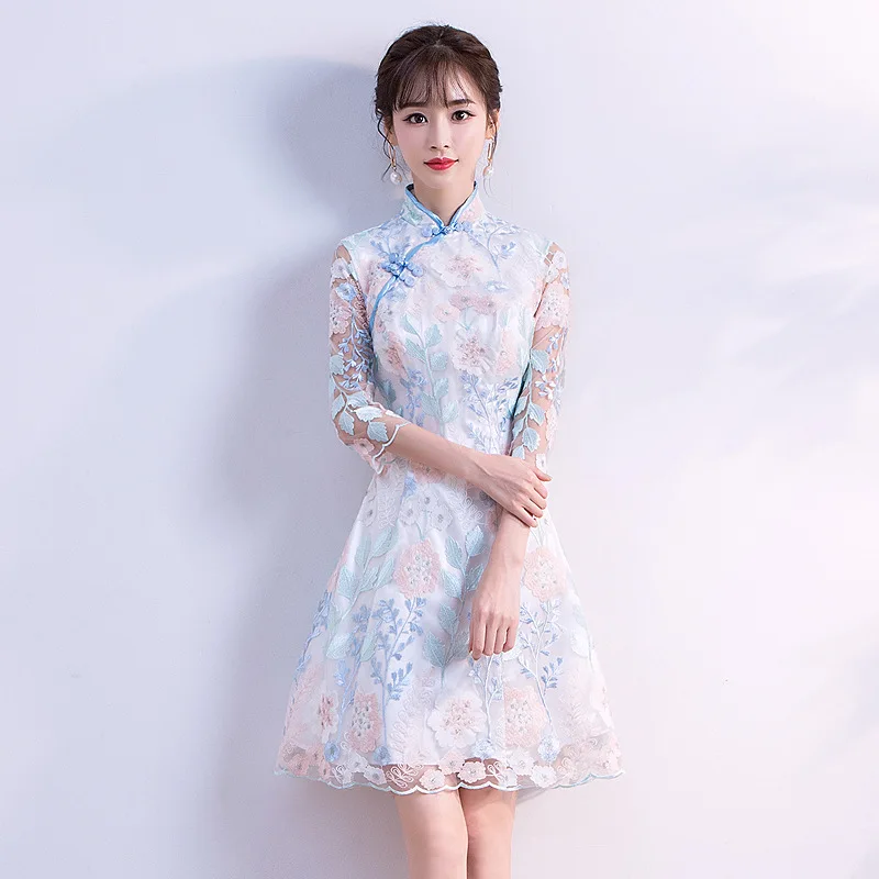 Women Sexy Embroidery Floral Qipao 2019 Summer Mesh Sleeve Prom Party Dress Chinese Vintage Mandarin Collar Cheongsam XS-XXL
Women Sexy Embroidery Floral Qipao 2019 Summer Mesh Sleeve Prom Party Dress Chinese Vintage Mandarin Collar Cheongsam XS-XXL
