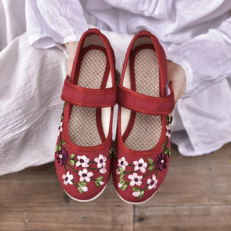 Chinese Beijing Cloth Shoe Ethnic Style Embroidery Breathable High-heel Wedges Cloth Shoes For Woman
Chinese Beijing Cloth Shoe Ethnic Style Embroidery Breathable High-heel Wedges Cloth Shoes For Woman