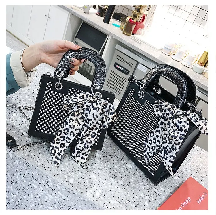 Luxury 2019 New Women Messenger Bags Party Handbag Girls Bag Designer Brand Bag Fashion Shoulder Bag Females PU Leather Handbags
Luxury 2019 New Women Messenger Bags Party Handbag Girls Bag Designer Brand Bag Fashion Shoulder Bag Females PU Leather Handbags