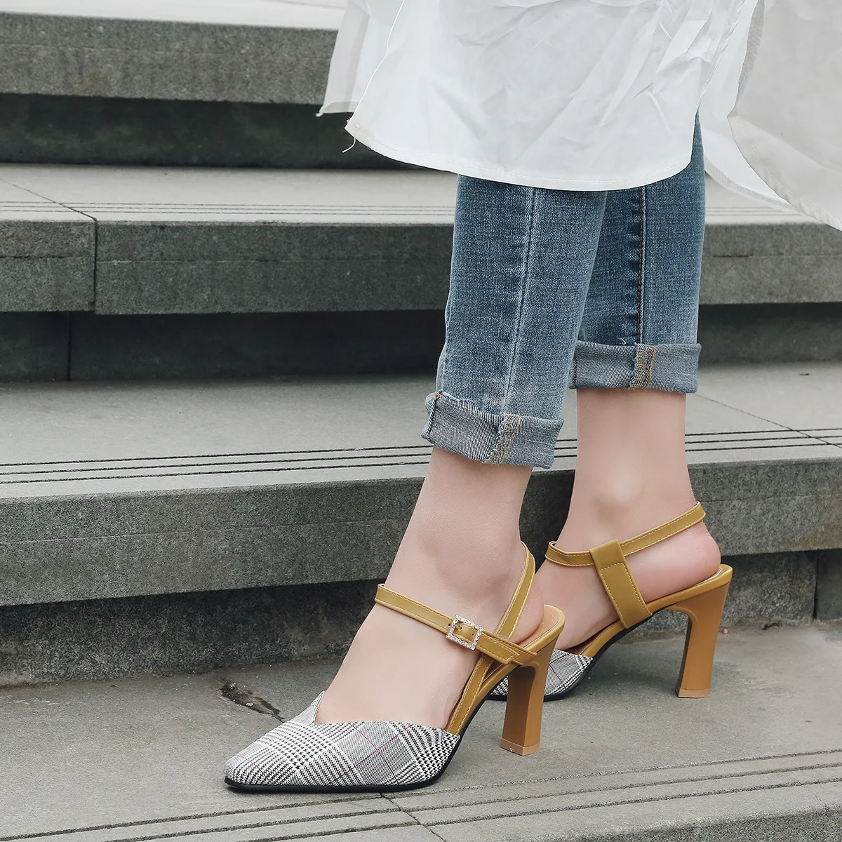 2019 summer new fashion with pointed four seasons women's shoes large size sandals
2019 summer new fashion with pointed four seasons women's shoes large size sandals