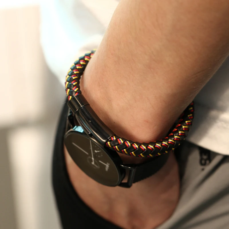 Mcllroy Leather Bracelet Men Fashion Jewelry 8mm Genuine Leather Woven Bracelet Stainless Steel buckle pulseira masculina 2018
Mcllroy Leather Bracelet Men Fashion Jewelry 8mm Genuine Leather Woven Bracelet Stainless Steel buckle pulseira masculina 2018