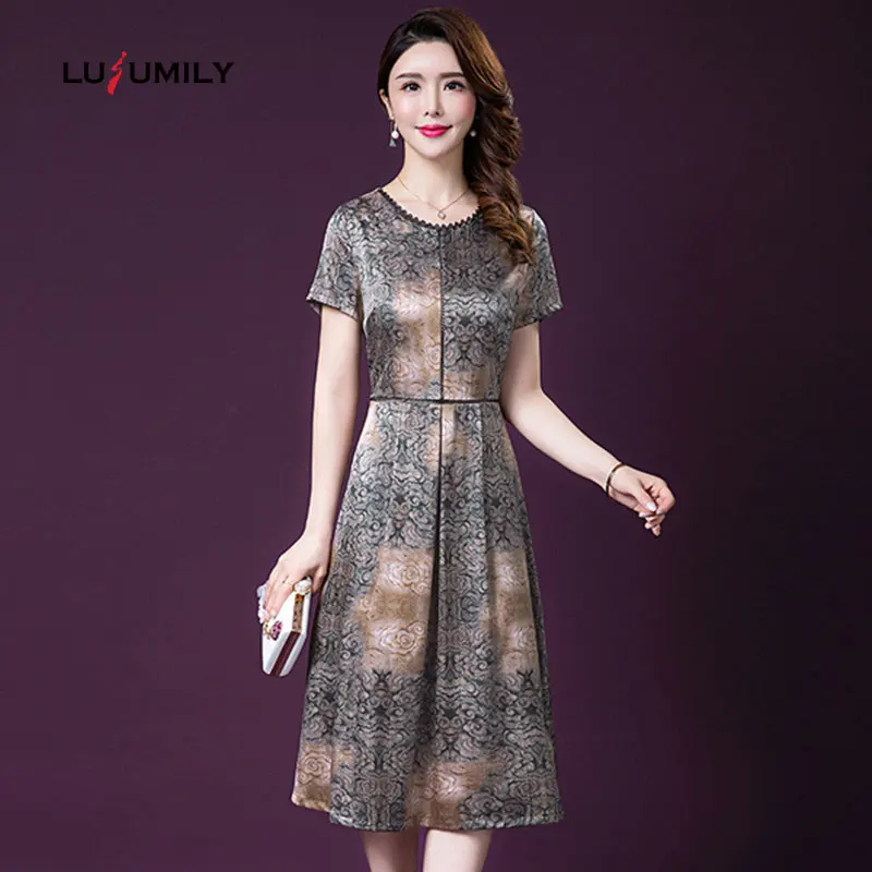 Lusumily Imitate Real Silk Dress Plus Size 5xl New 2019 Summer Women Dresses Loose Floral Print A-line Dress Casual Robe Clothes
Lusumily Imitate Real Silk Dress Plus Size 5xl New 2019 Summer Women Dresses Loose Floral Print A-line Dress Casual Robe Clothes