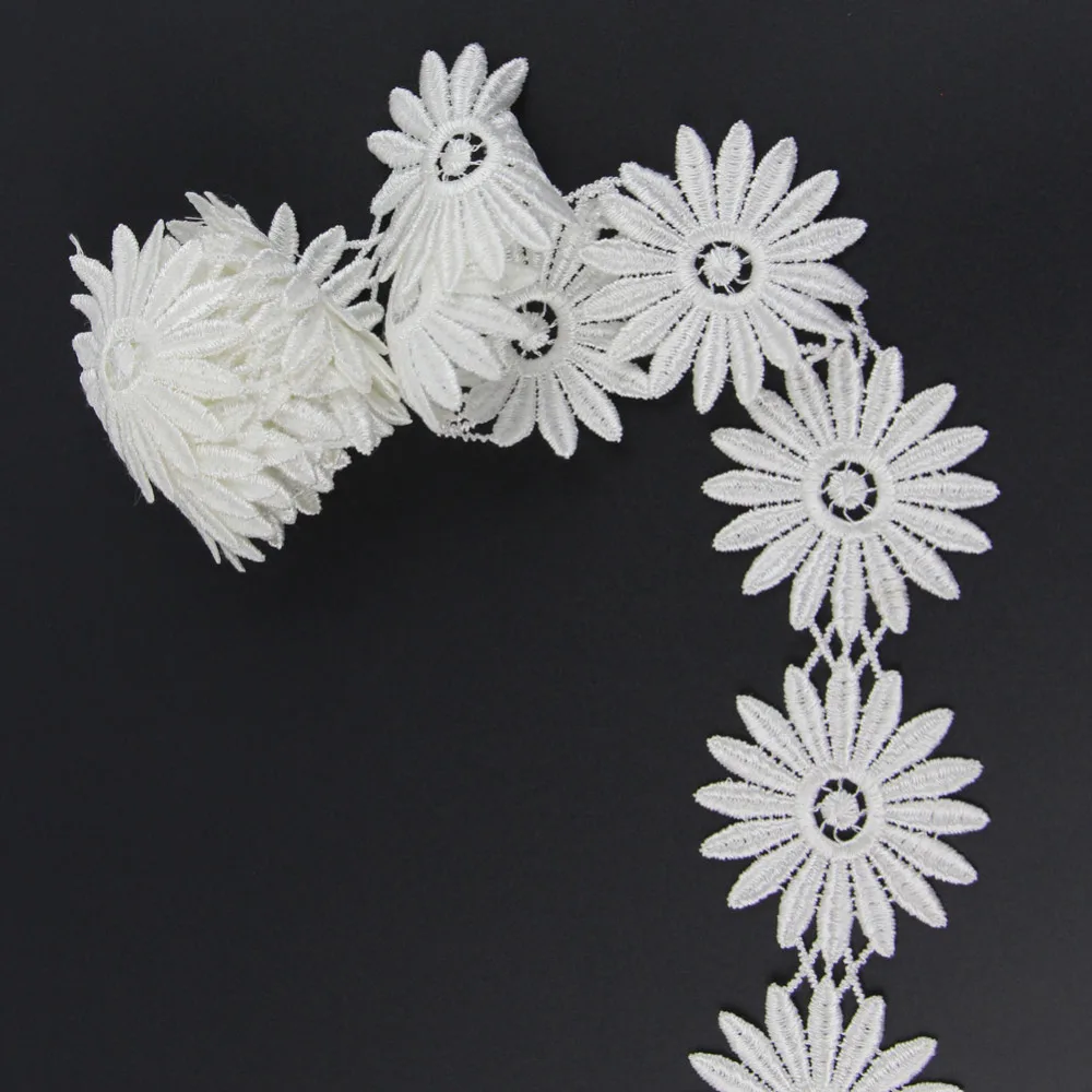 2yds 61mm Off White Fabric Flower Venise Venice Lace Trim Applique Sewing Craft S10511
2yds 61mm Off White Fabric Flower Venise Venice Lace Trim Applique Sewing Craft S10511