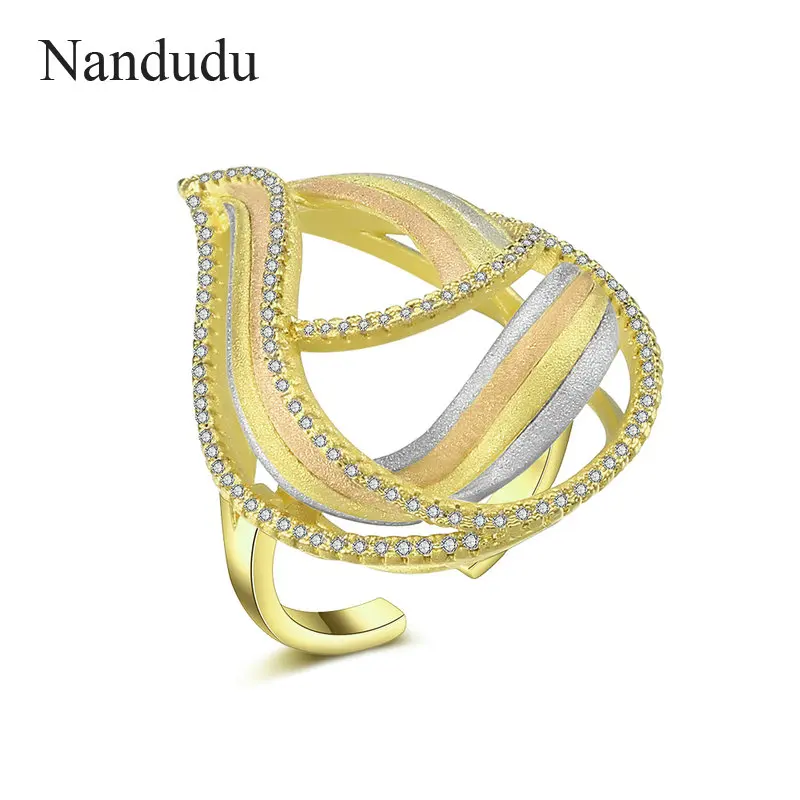 Nandudu Special Flower Ring for Women AAA Cubic Zircon 3 Tones Gold Open Cuff Wedding CZ Rings Gift Elegant Jewelry R2076
Nandudu Special Flower Ring for Women AAA Cubic Zircon 3 Tones Gold Open Cuff Wedding CZ Rings Gift Elegant Jewelry R2076