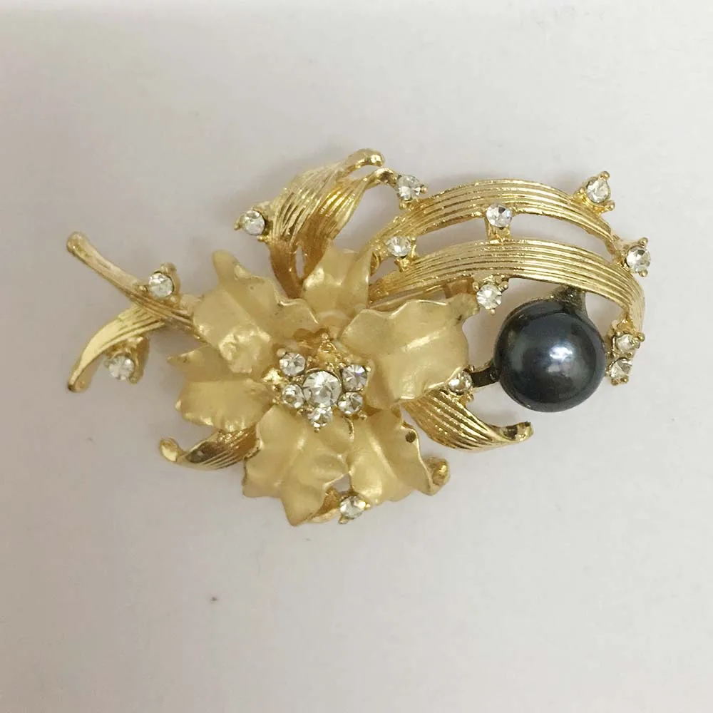 top fashion cardigan clip ,100% nature freshwater pearl brooch -very fashion high quality AAA pearl, flower brooch ,
top fashion cardigan clip ,100% nature freshwater pearl brooch -very fashion high quality AAA pearl, flower brooch ,