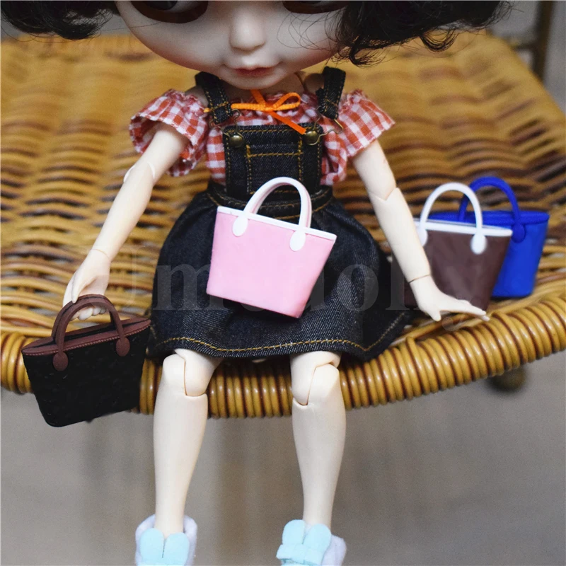 1PCS Cute Mini Doll's Luxury Bag for Blyth, Barbies, Pullip, Obitsu, BJD 1/6 Doll Handbag Clothes Accessories Toy
1PCS Cute Mini Doll's Luxury Bag for Blyth, Barbies, Pullip, Obitsu, BJD 1/6 Doll Handbag Clothes Accessories Toy