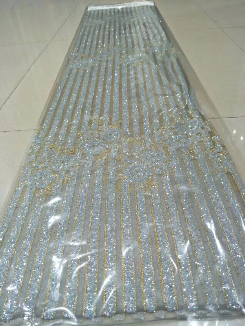 5yards D551 silver mix gold hand glued print glitter tulle mesh dress fabric for sawing /occassion/wedding dress
5yards D551 silver mix gold hand glued print glitter tulle mesh dress fabric for sawing /occassion/wedding dress