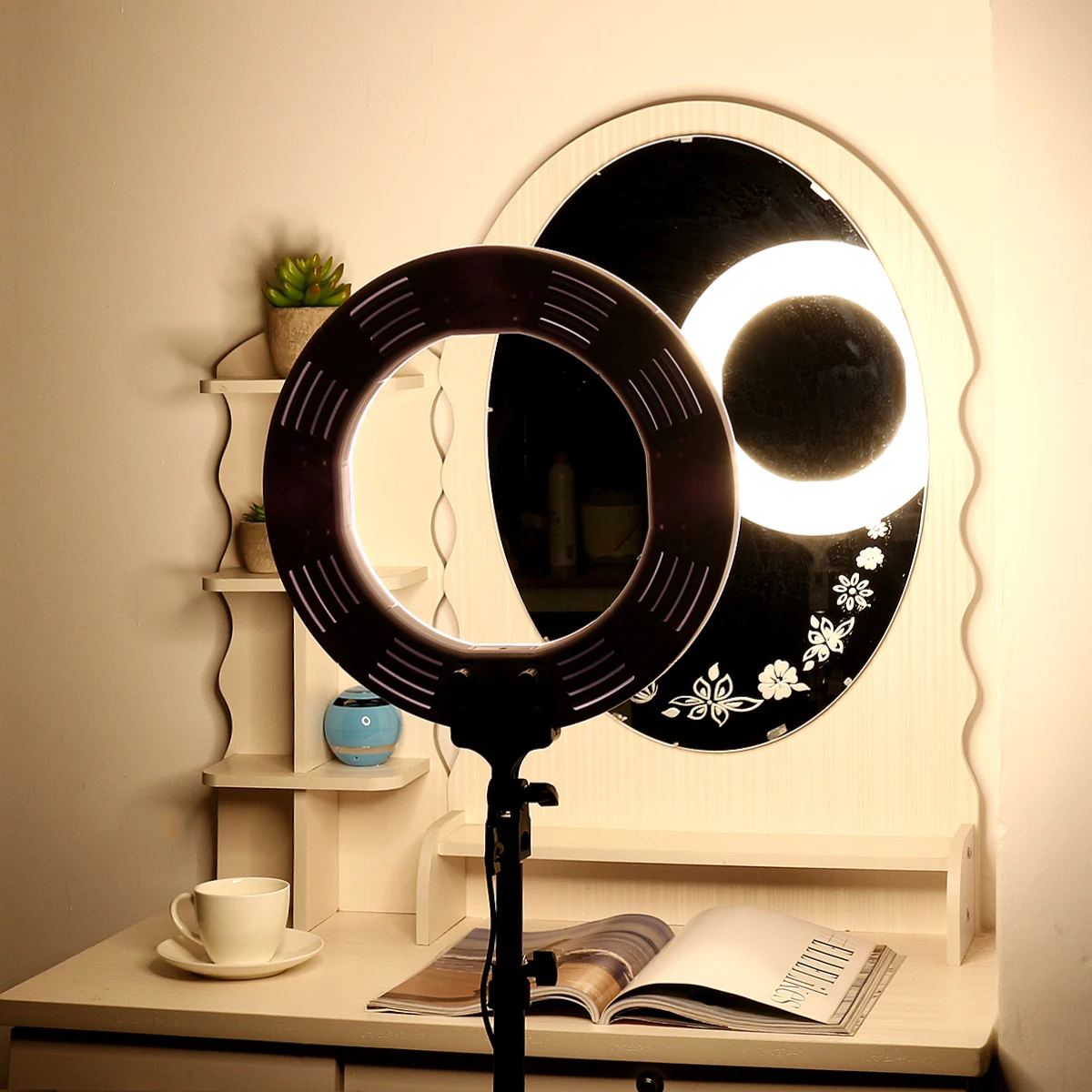 Smuxi 12''/18'' Dimmable Diva 60W LED Studio Ring Light Beauty Make Up Selfie For Camera Photography Studio Video LED Light
Smuxi 12''/18'' Dimmable Diva 60W LED Studio Ring Light Beauty Make Up Selfie For Camera Photography Studio Video LED Light
