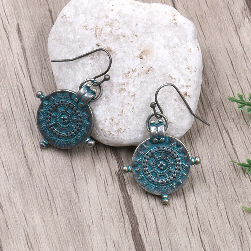 Women Retro Totem Pendant Earrings Round Cross Coin National Wind Totem Badge Earrings Exquisite Creative Female
Women Retro Totem Pendant Earrings Round Cross Coin National Wind Totem Badge Earrings Exquisite Creative Female