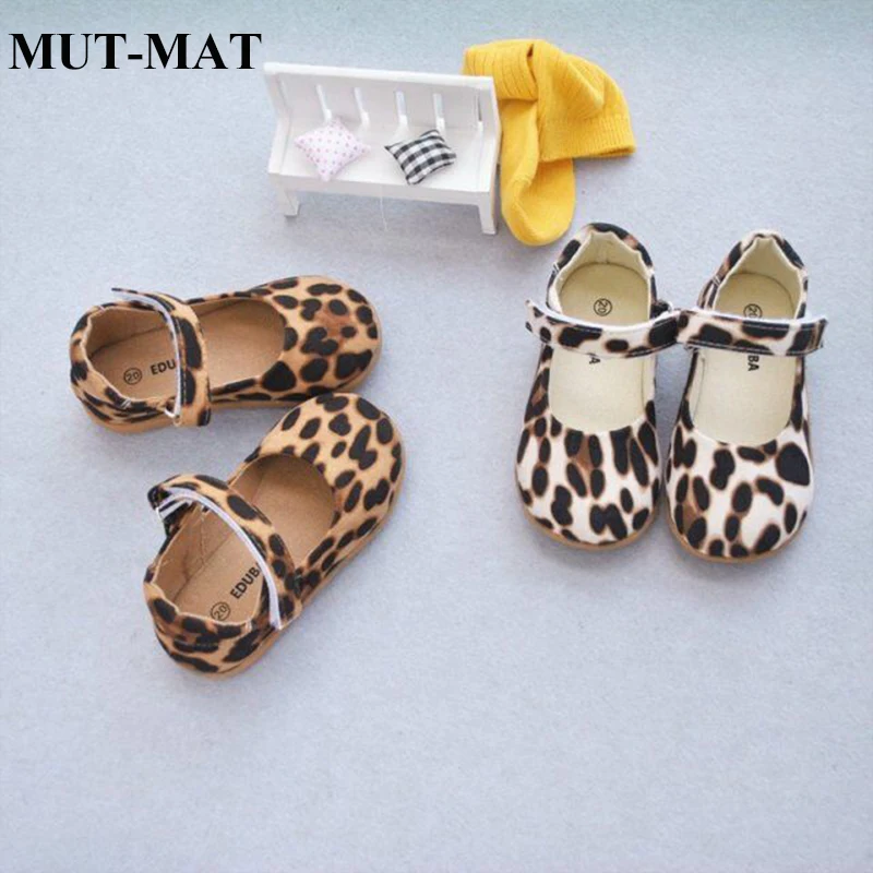 Spring and autumn new leopard girls shoes magic stickers beef tendon bottom simple casual princess shoes kindergarten shoes 
Spring and autumn new leopard girls shoes magic stickers beef tendon bottom simple casual princess shoes kindergarten shoes