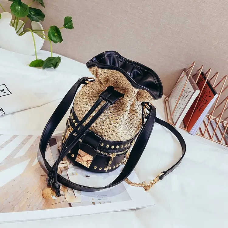 Women Summer Beach Straw Bucket Zipper Rivet Chain Leather Bag String Metal Lock Crossbody Handbag Famous Brands Bolsa Feminina
Women Summer Beach Straw Bucket Zipper Rivet Chain Leather Bag String Metal Lock Crossbody Handbag Famous Brands Bolsa Feminina